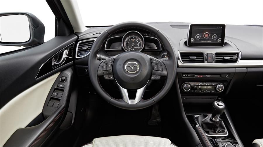Mazda espera obtener una repartición de ventas de un 25% para el propulsor diésel 2.2, un 25% para el 1.5 y un 50% para el gasolina.