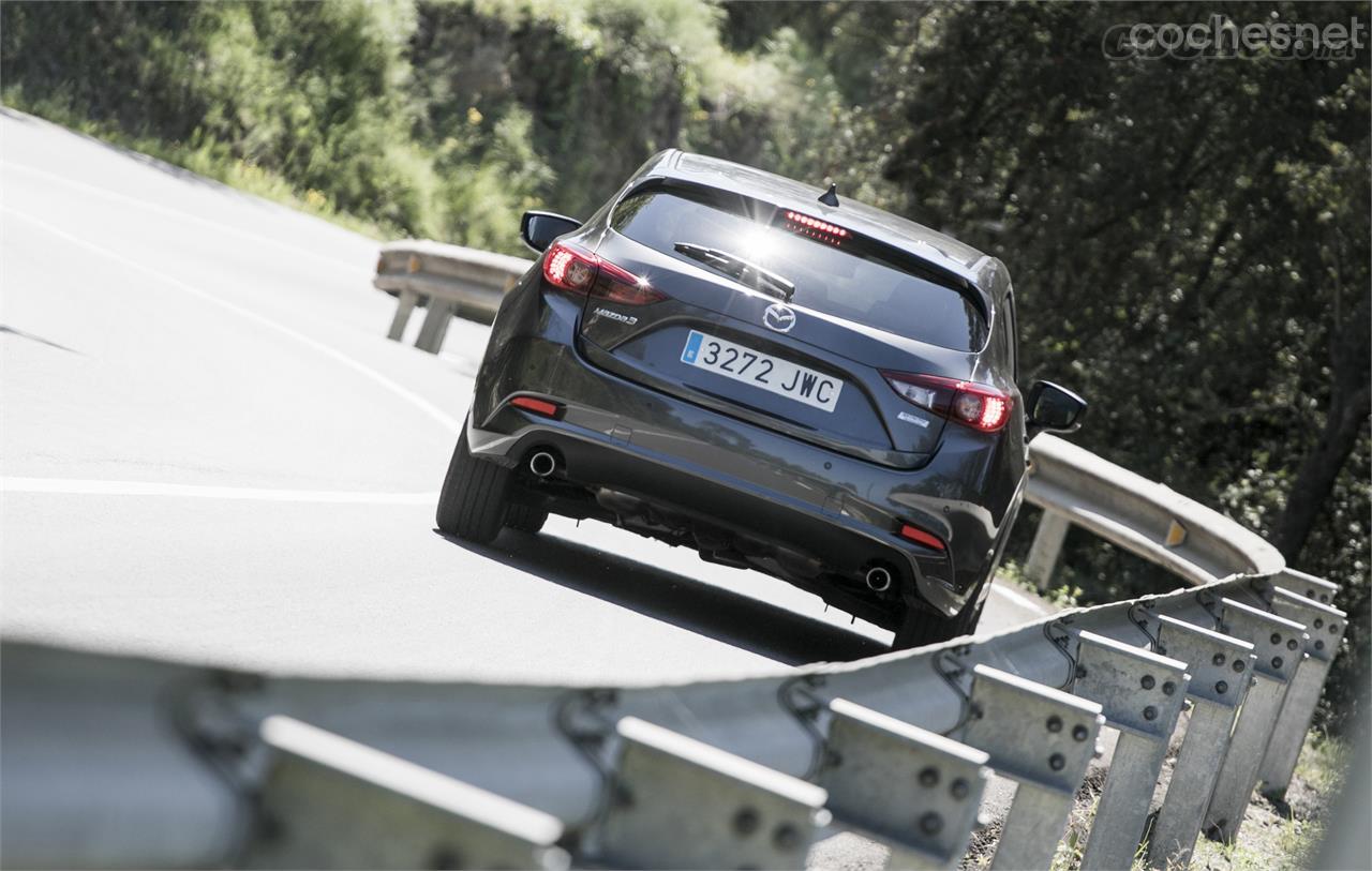 Uno de los puntos fuertes de este Mazda es su comportamiento en carretera. Se percibe fácil, seguro y confortable. 