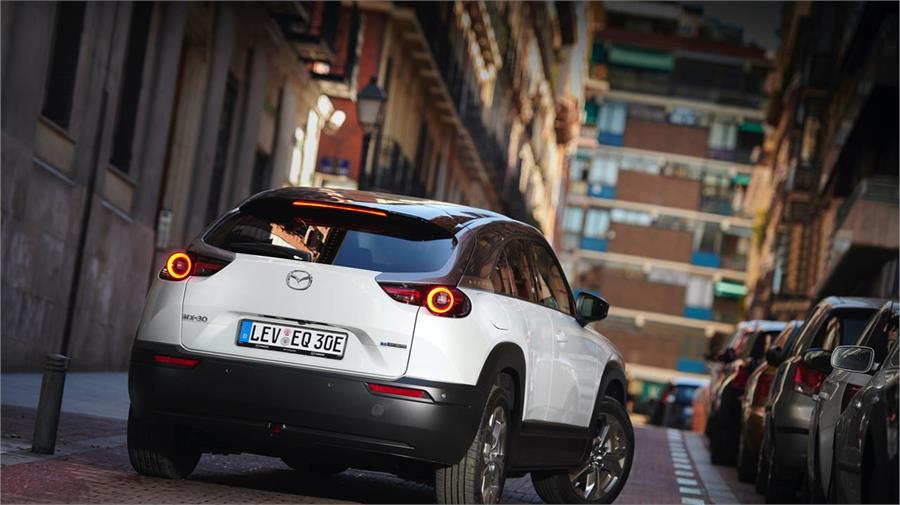Mazda ha optado por una carrocería SUV compacta para su primer coche eléctrico urbano.