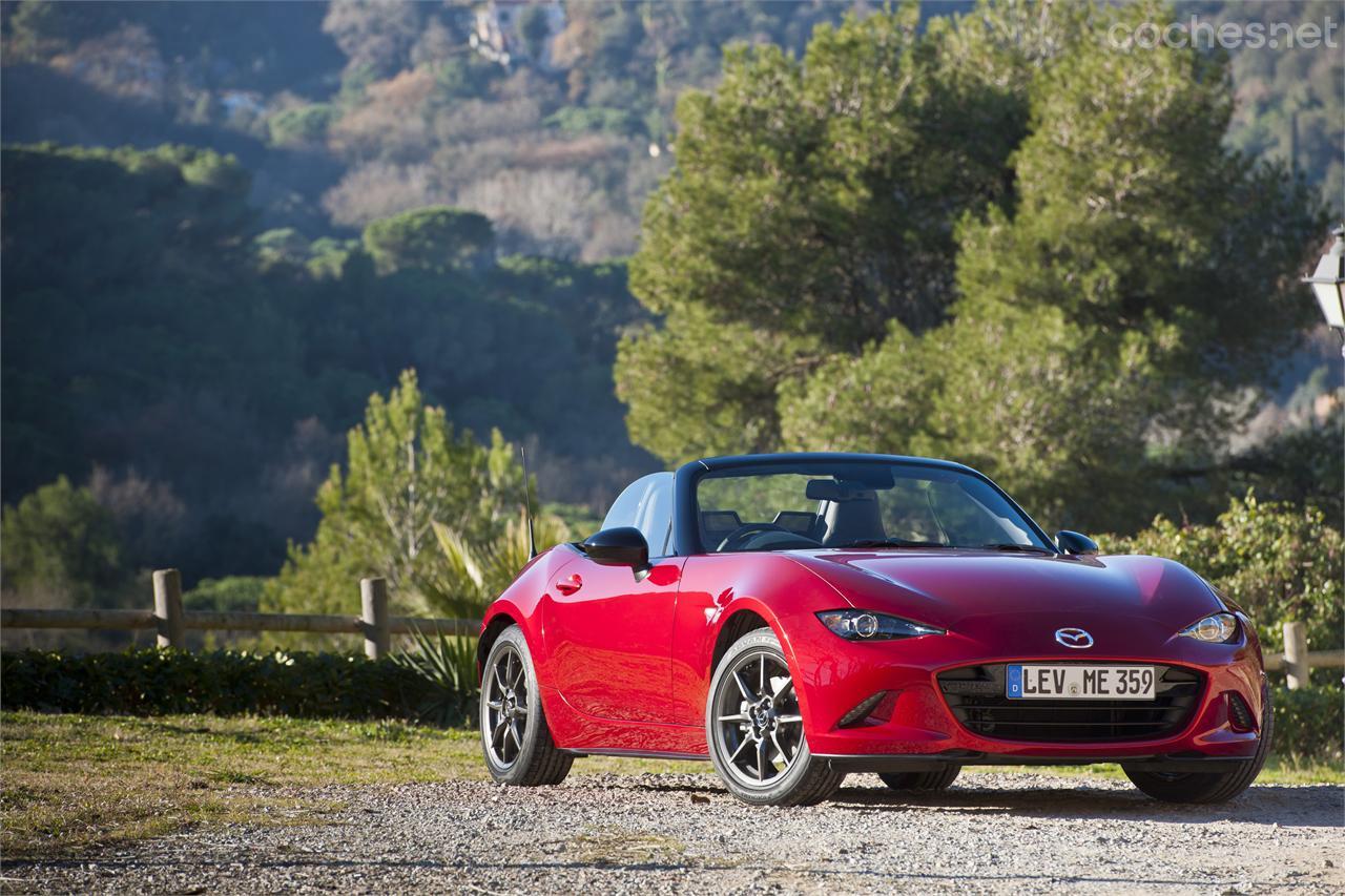 Así es el nuevo Mazda MX-5, cuyas líneas recuerdan en parte a las de los últimos modelos de la firma japonesa. El diseño Kodo está detrás de esta estética.