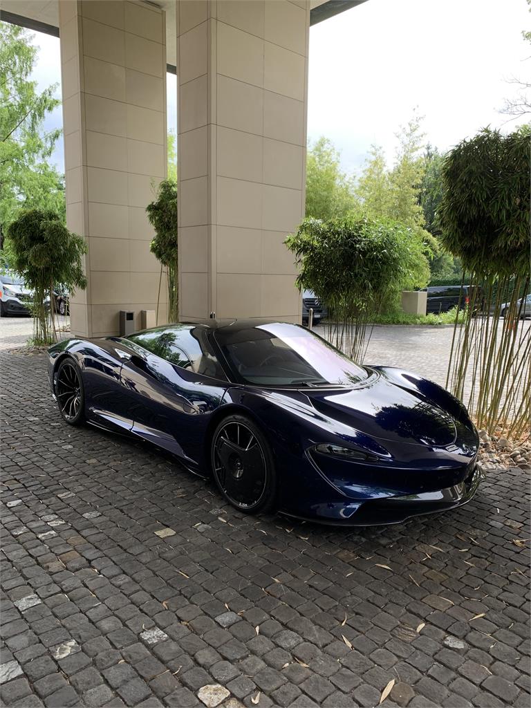 El McLaren Speedtail es una serie limitada a 106 unidades. Está animado por un motor v8 biturbo y un motor eléctrico que juntos suman 1.050 CV.