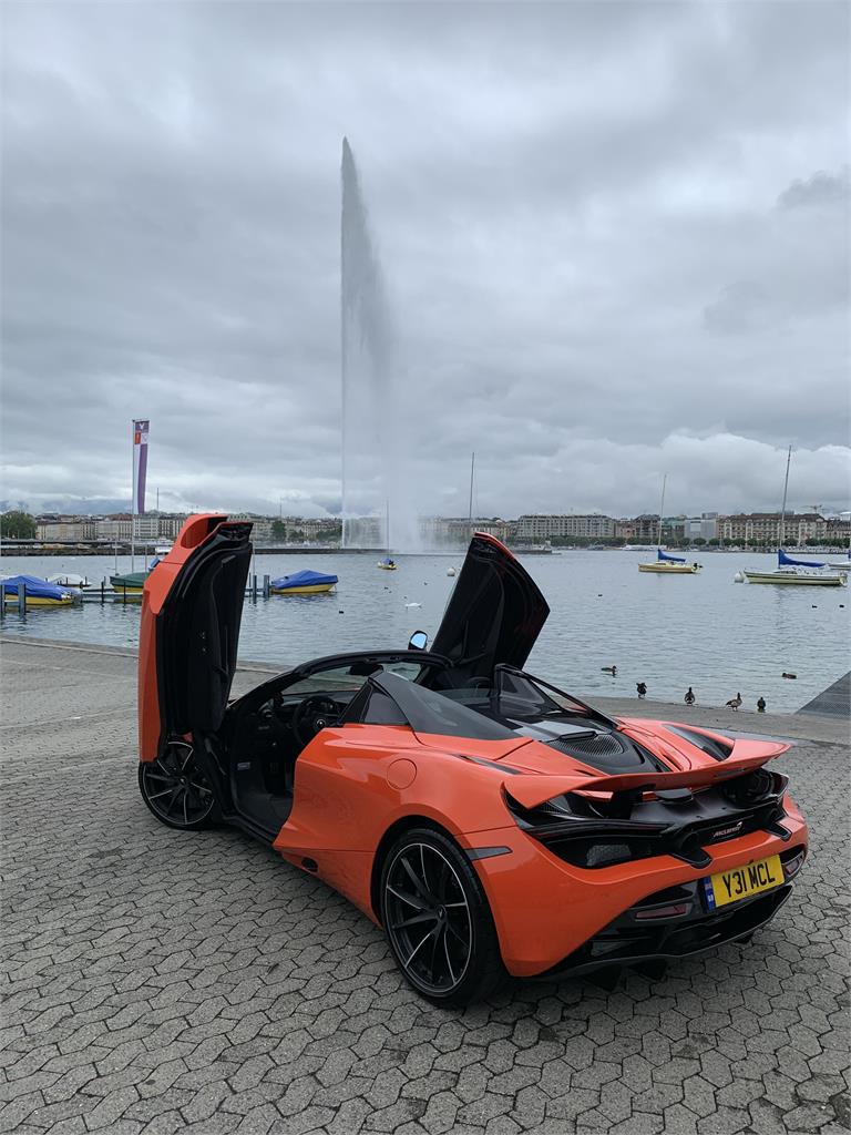 Entre el GT Lightweight y el 720 S Spider me quedo con el segundo. A poder ser con esta misma configuración de asiento confort.