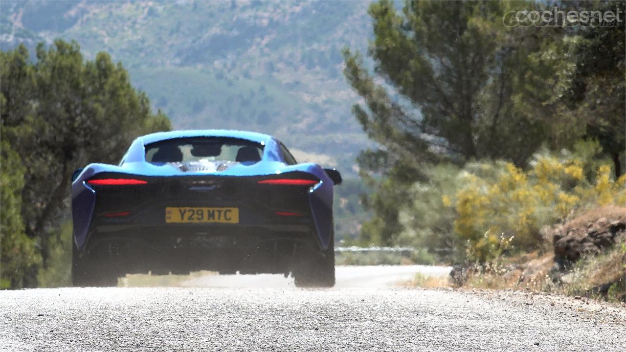 No sé si por un problema de sobre uso previo, por un defecto o bien por falta de rodaje de las pastillas de freno, pero la respuesta del pedal del freno no era la que esperaba en un supercoche así.