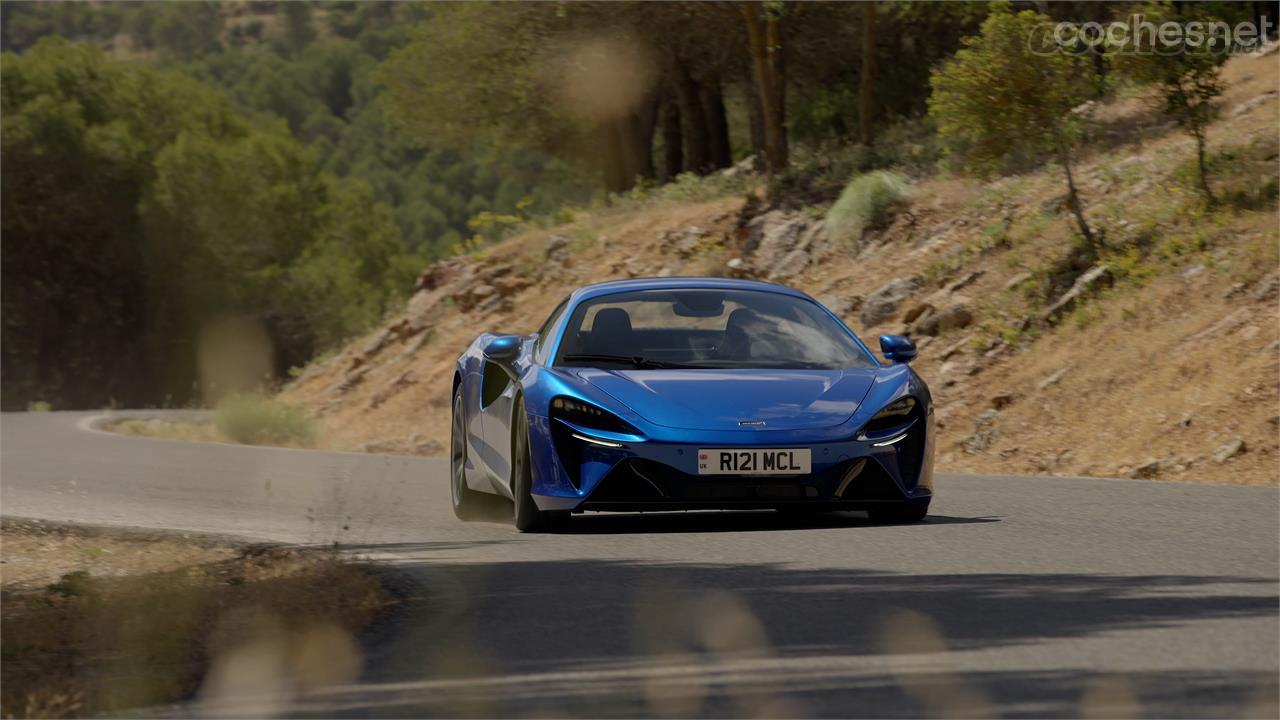 Cada vez que arrancas el McLaren Artura se activa el modo 100% eléctrico.