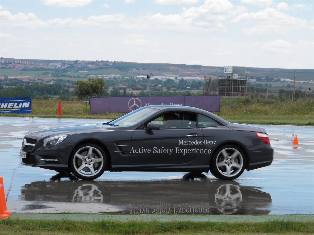 Curso de conducción segura de Mercedes-Benz. Prueba de Control de deslizamientos