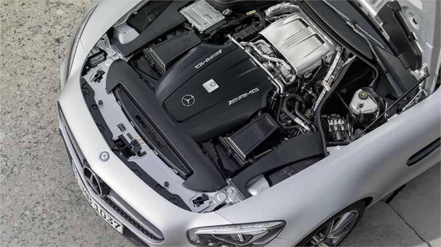El motor V8 biturbo rinde 462 CV en el GT y 510 CV en el GT S.