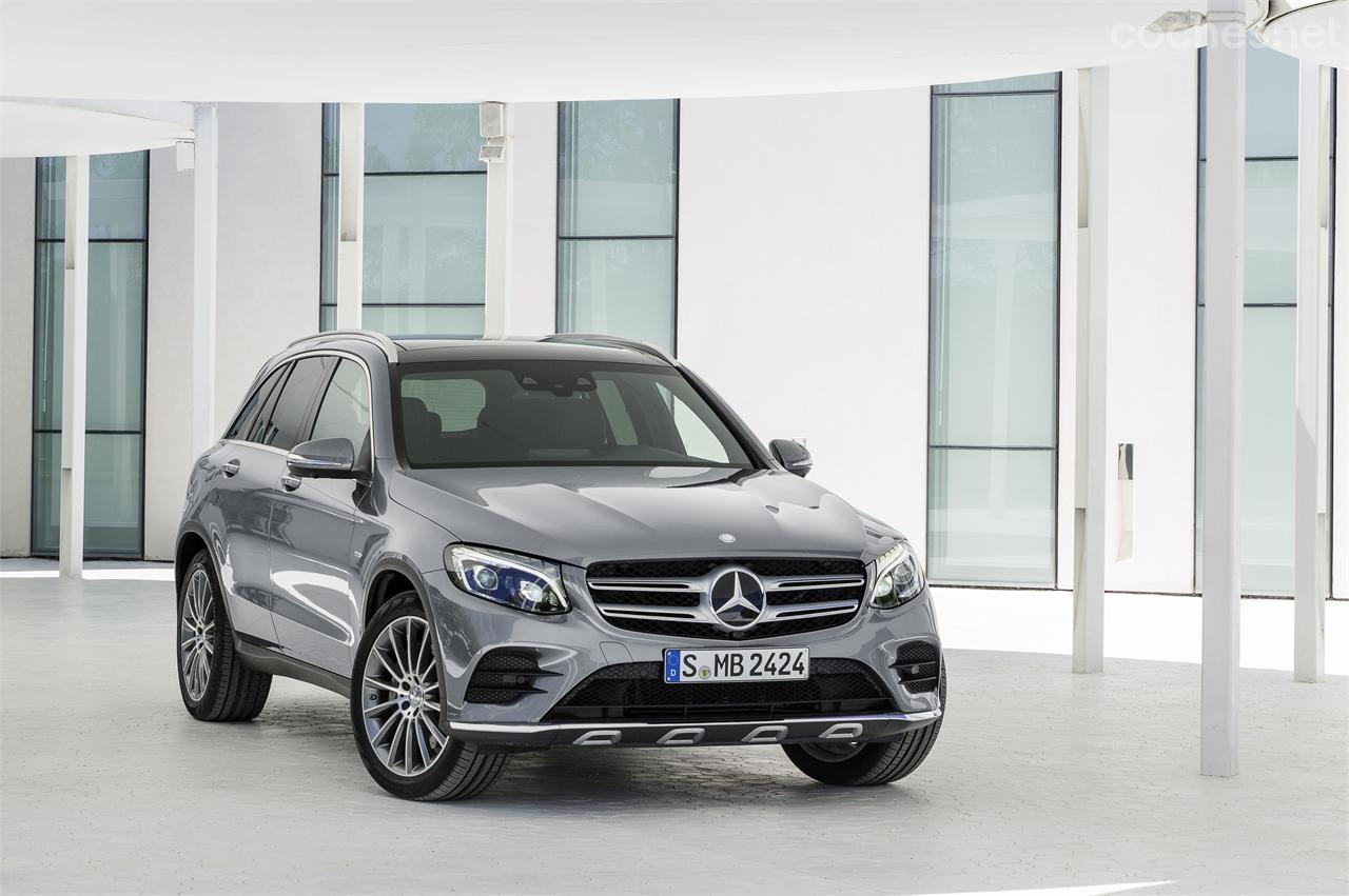 La versión 350e convierte al GLC en el primer híbrido enchufable de su segmento con 320 CV y 34 km de autonomía 100% eléctrica.