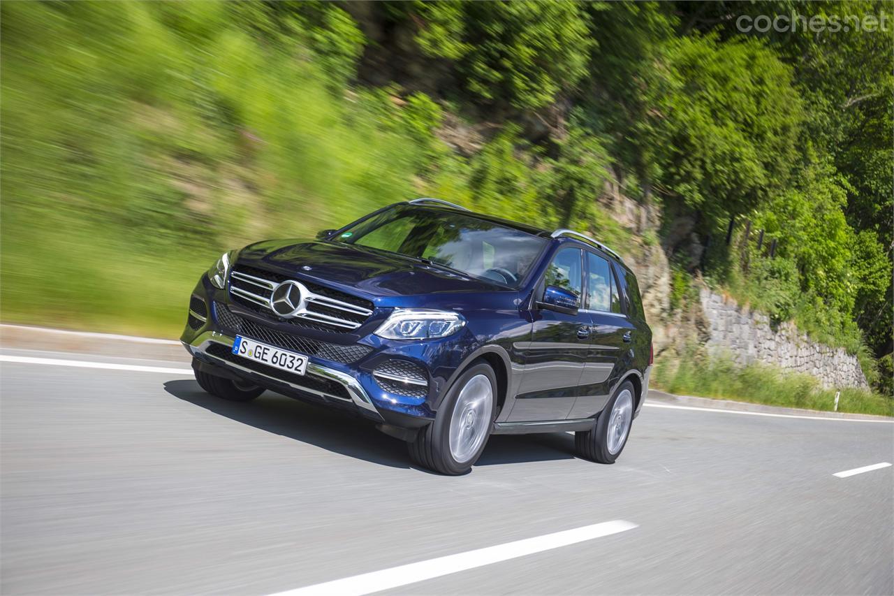 Sobre la base del anterior ML, Mercedes ha hecho algunos cambios en el chasis para hacer más eficaz el comportamiento del coche en carretera.