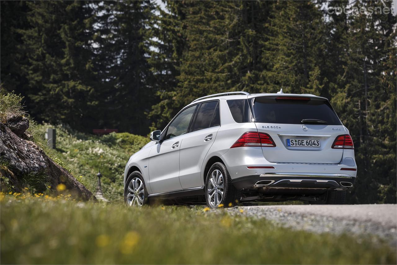 El GLE es un poco más versátil y familiar que el nuevo GLE Coupé. Su estética es algo más discreta y convencional. 