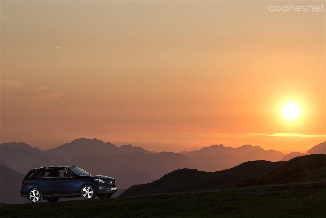 No se pone el sol para uno de los SUV's de más éxito en Mercedes-Benz. Los cambios recibidos mejora un poco más su atractivo.