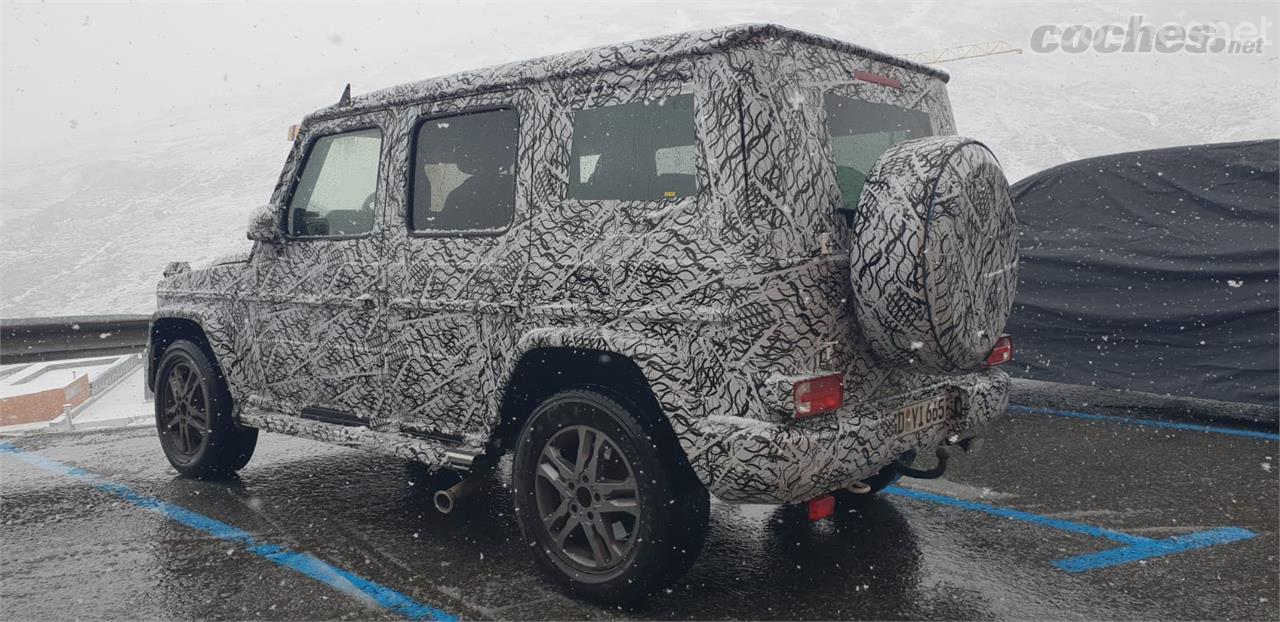 El escape lateral y la matrícula alemana indican que podría ser el futuro Mercedes-AMG G 73, sustituto del G 65.