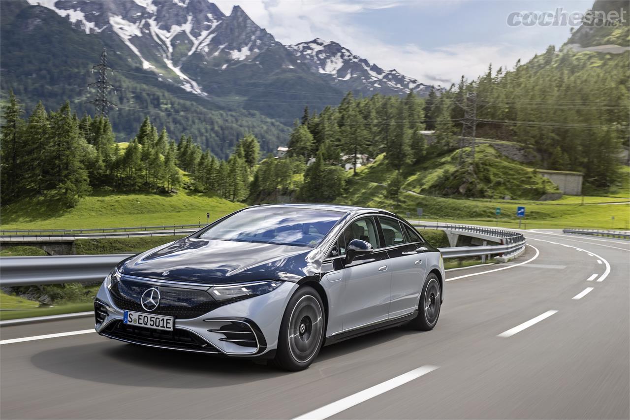 El Mercedes-Benz EQS es la nueva referencia en coches eléctricos de alto lujo. Es potente, tiene una excelente autonomía y un diseño innovador. 