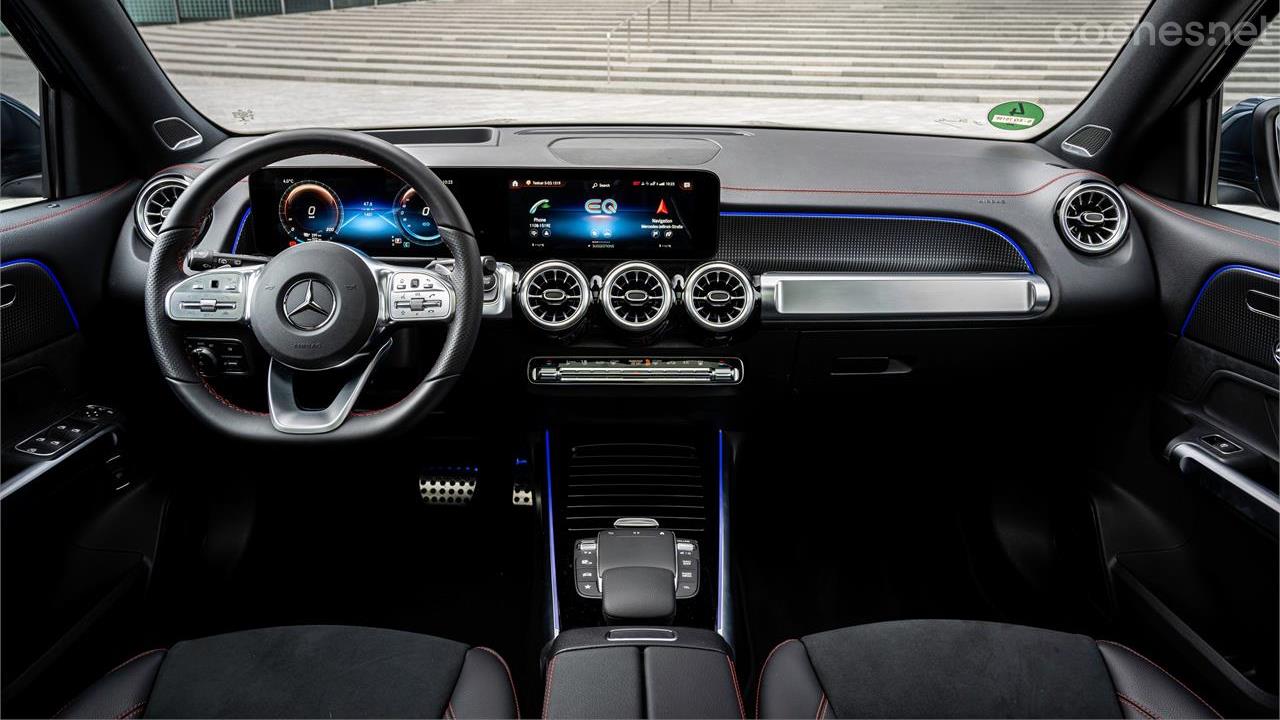 MERCEDES-BENZ AMG GT - The driving position also shares a design, although we will find different finishes and an infotainment system adapted to the electrification of the vehicle.