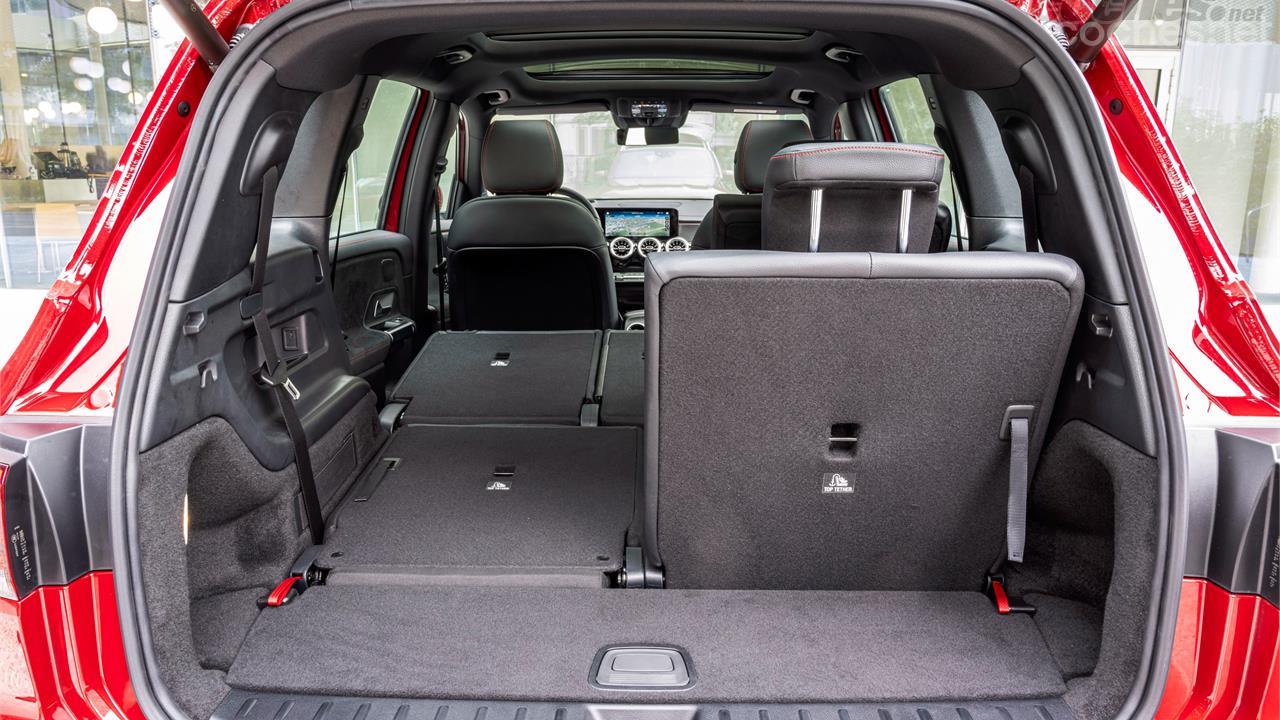 MERCEDES-BENZ AMG GT - The trunk can be large, and the 7-seater option makes all the difference.  Of course, the third row is almost reserved for children's use.