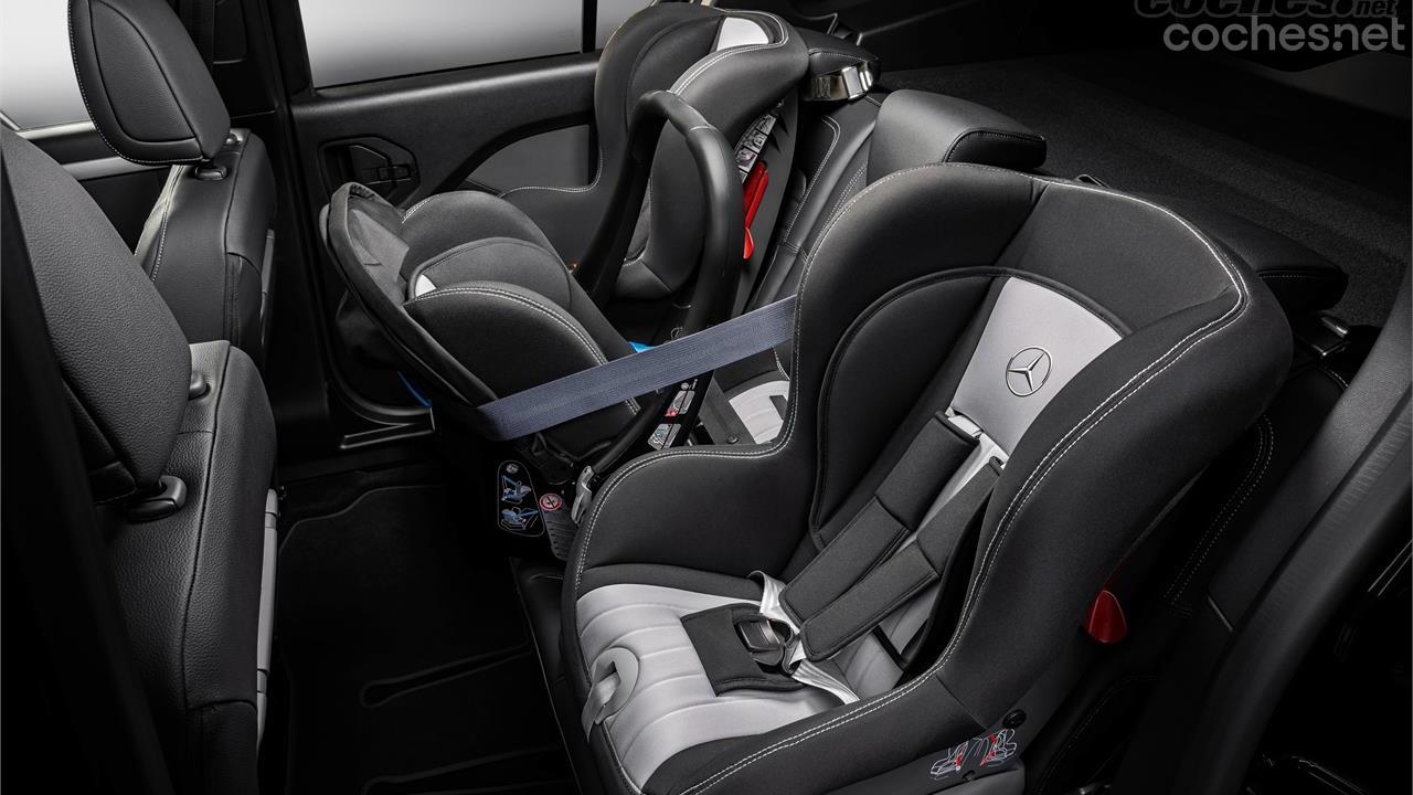 MERCEDES-BENZ AMG GT - The three seats in the second row have Isofix anchorages and allow three child seats to fit without any problem.