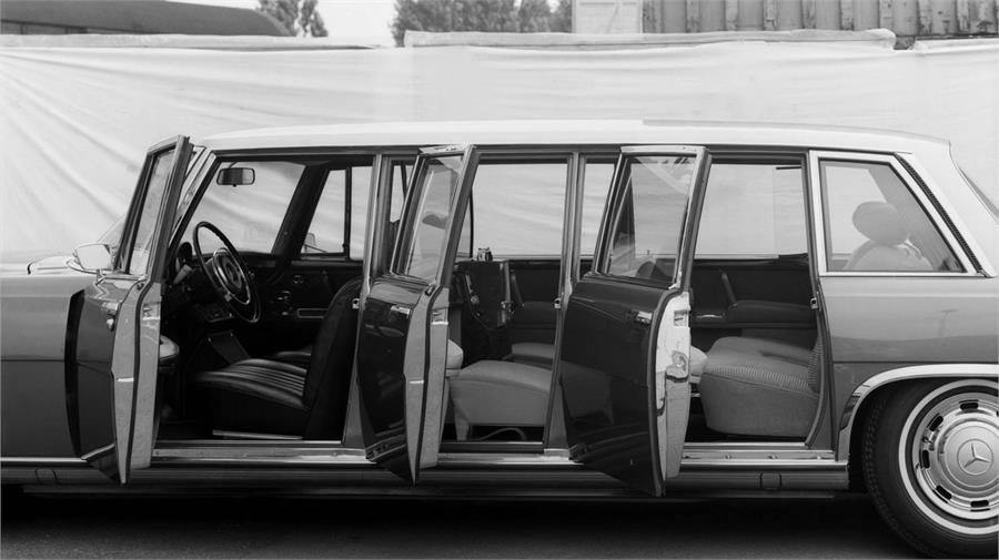 La versión 6 puertas del Pullman contaba con tres filas de asientos encarados al sentido de la marcha. Cada cliente podía configurarlo 100% a su gusto.
