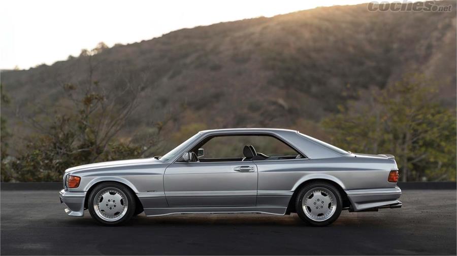 Antes de que Mercedes-Benz adquiriera AMG, el preparador realizó numerosas conversiones especiales como este 560 SEC Widebody de finales de los 80.