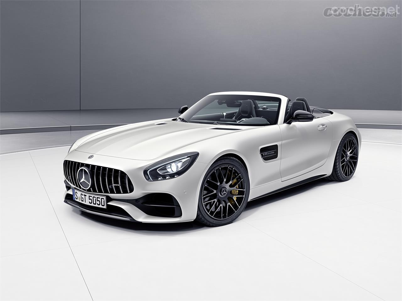 Numerosos detalles exteriores identifican a esta edición especial del Mercedes-AMG GT C Roadster. 