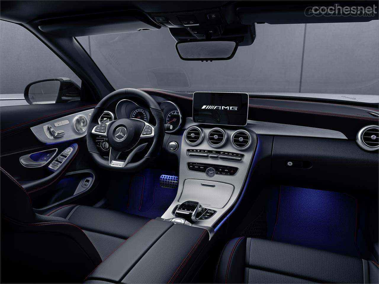 El interior monta, entre otros detalles, un volante AMG Performance forrado en microfibra y con la marca 12h en color plata. No pueden faltar tampoco los distintivos "Edition 50". 