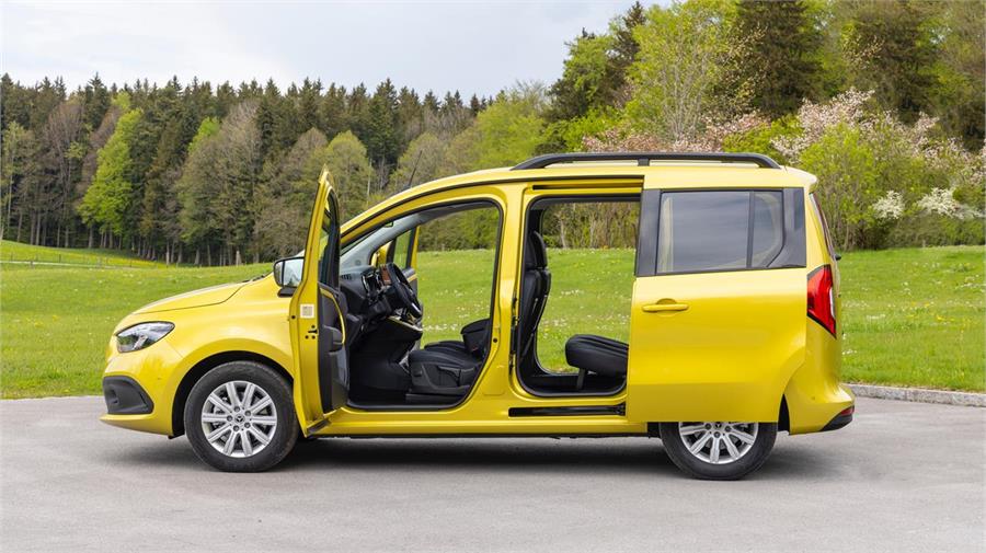 Si os recuerda de lejos al Renault Kangoo Combi, no es casualidad.