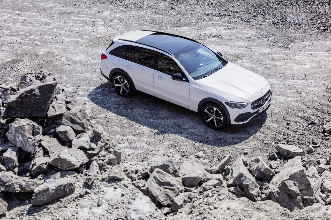 El Mercedes-Benz Clase C All-Terrain llega a finales de este 2021 para competir de tú a tú con el Audi A4 allroad quattro.