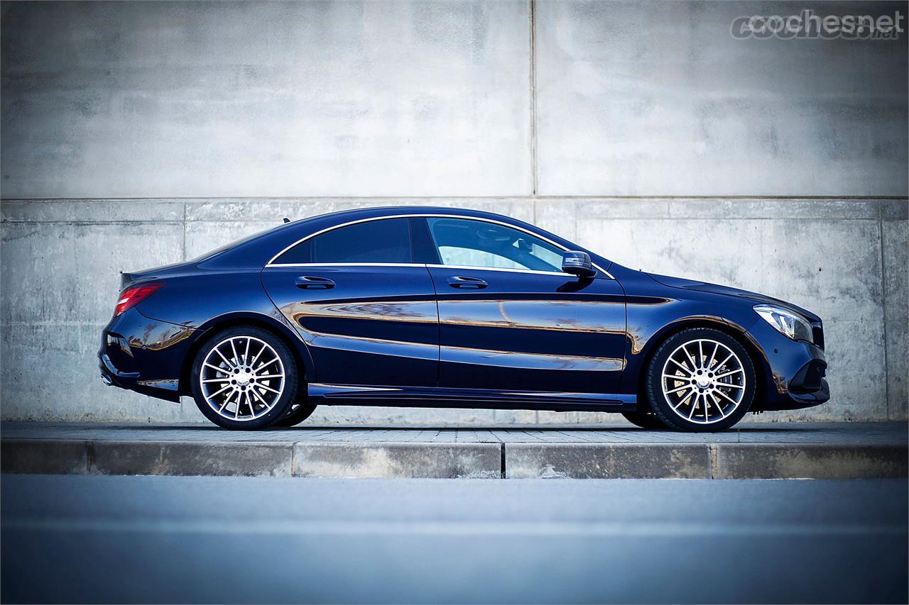 El CLA Coupé es un coche elegante, con un diseño dinámico y una puesta a punto que invita a tomarse la conducción con cierta soltura. El motor diésel no encaja y el precio es elevado.