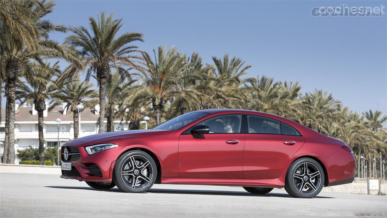 El corte de los faros delanteros, un poco al estilo de los Dodge Charger y Ford Mustang, creará escuela en el resto de modelos de la marca a partir de ahora.