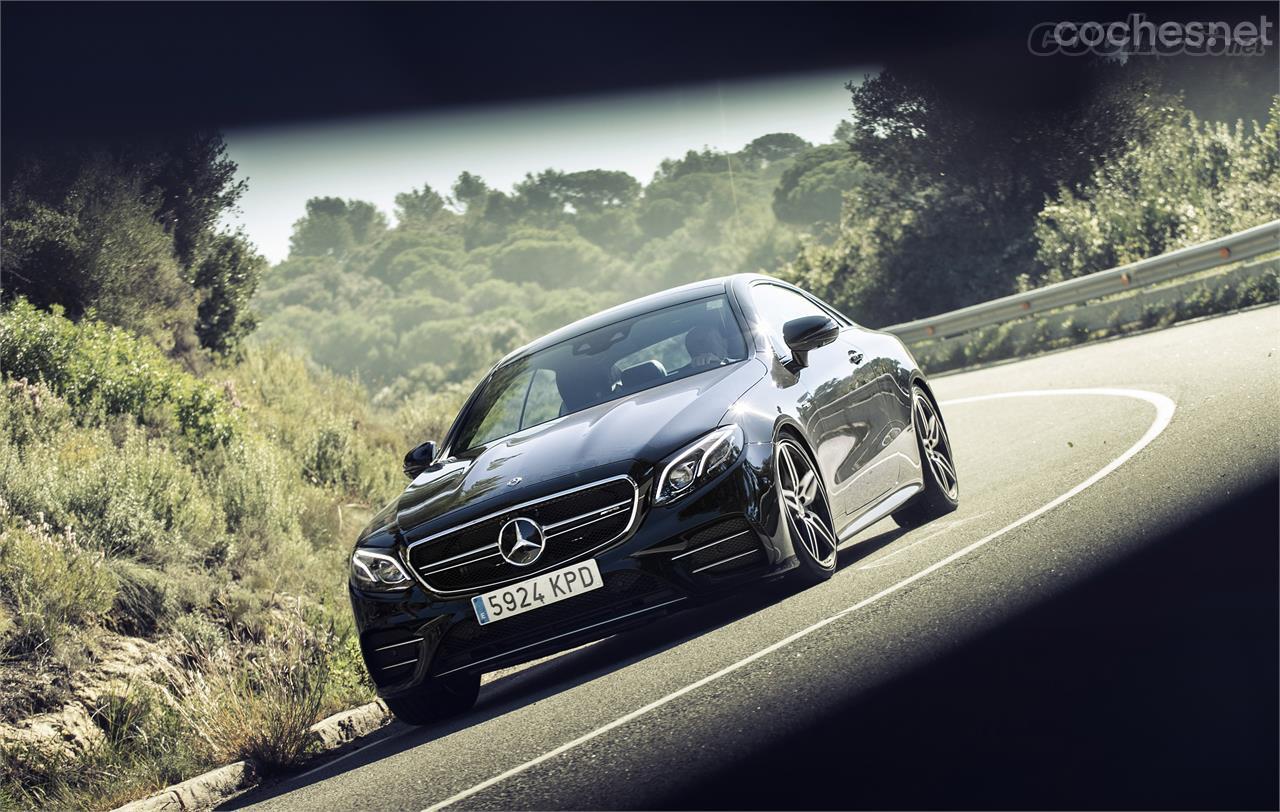 El nuevo Mercedes AMG E 53 dispone de un nuevo motor 3.0 de seis cilindros en línea, 435 cv y sistema de hibridación suave. 