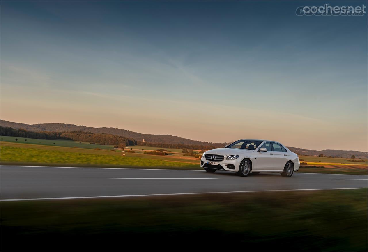 En este Mercedes podemos viajar a ritmo de autopista con propulsión puramente eléctrica.