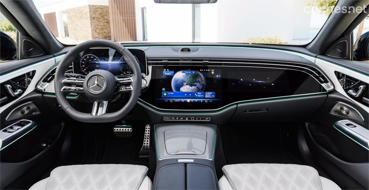 La enorme pantalla del sistema MBUX de Mercedes-Benz está también disponible para el Clase E Estate