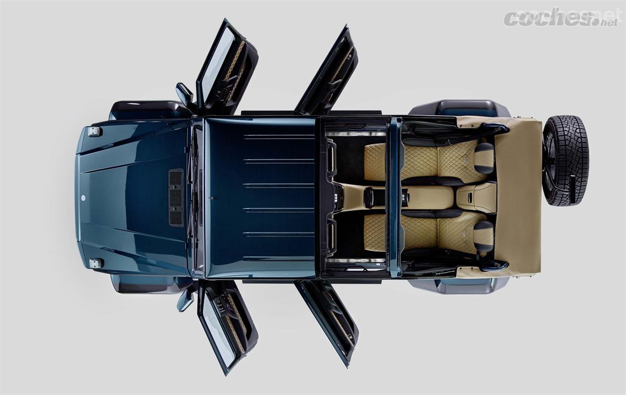 La capota de lona eléctrica del Mercedes-Maybach G650 Landaulet sólo descubre el techo de los pasajeros de la segunda fila.