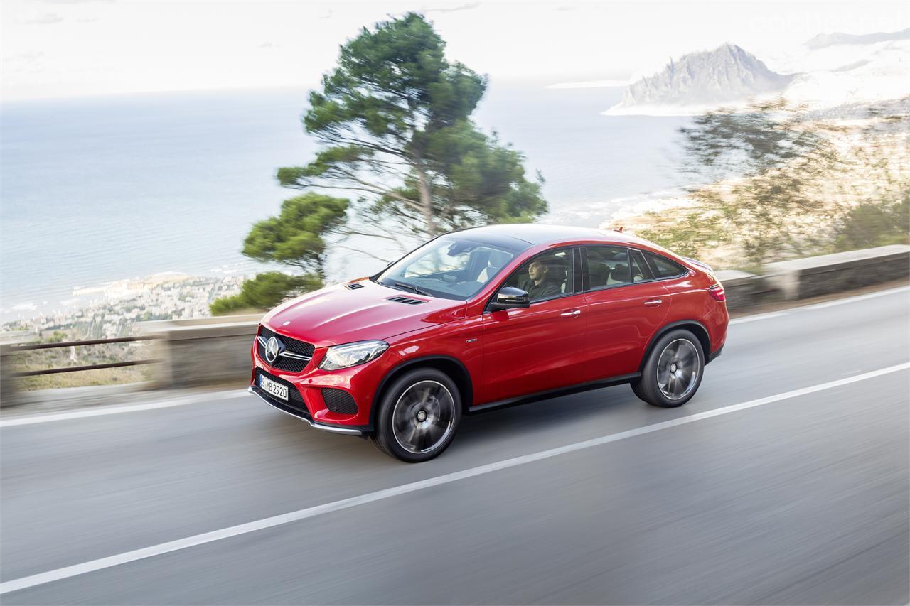 Un nuevo modelo llega a la gama de SUV's de Mercedes-Benz: el GLE. Mide casi cinco metros de longitud, y es rival directo del BMW X6.