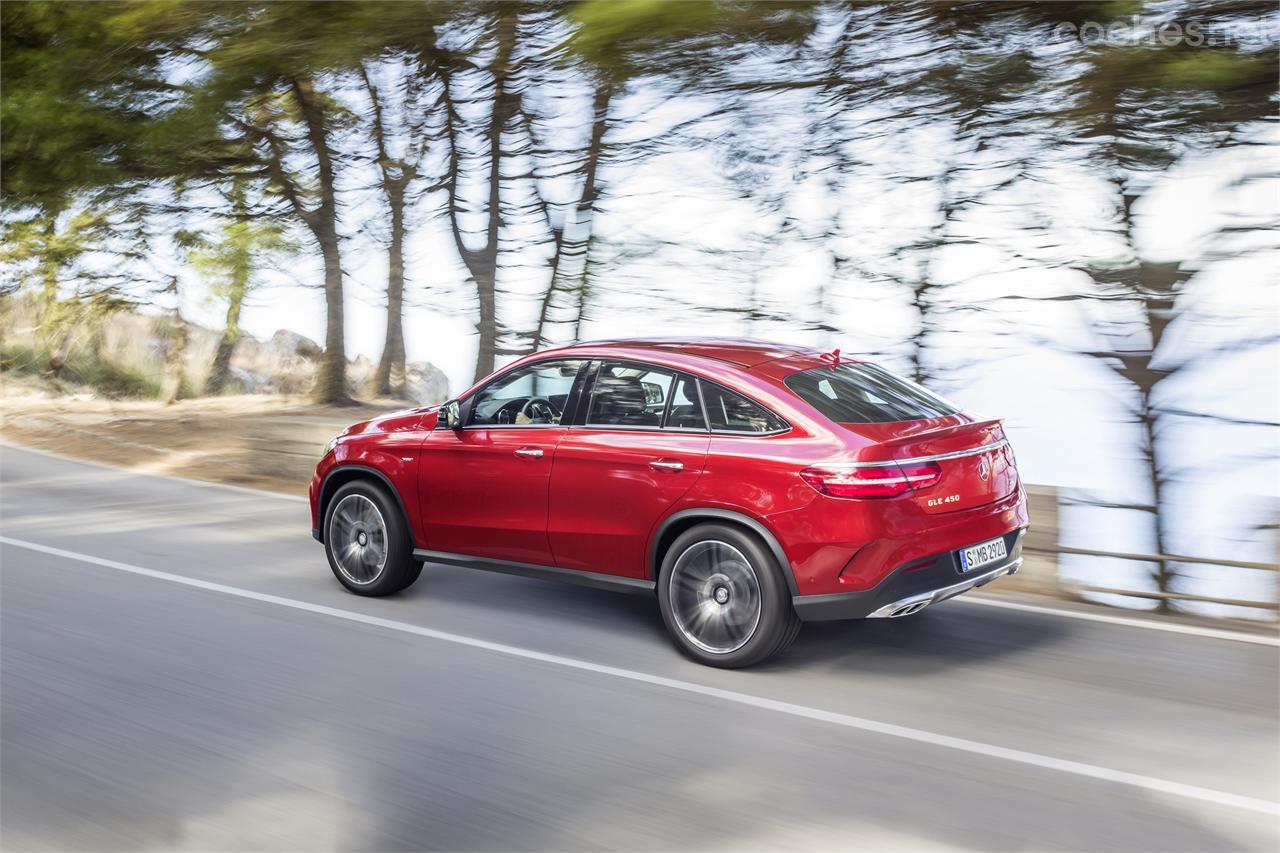 El Mercedes-Benz GLE combina la estética SUV con una silueta cupé, muy deportiva. Una fórmula que busca atraer nuevos clientes a la marca. 