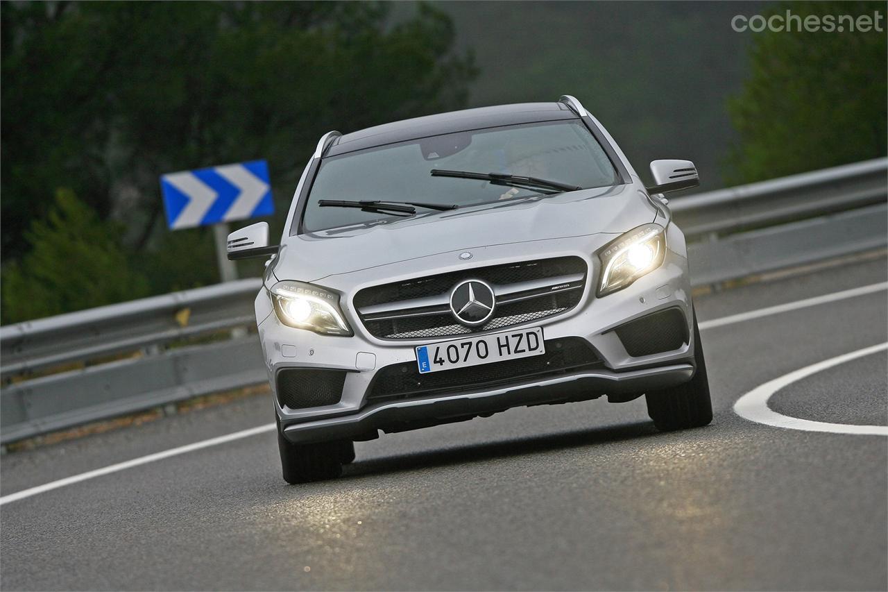 Con el firme mojado la tracción AMG 4Motion permite tomar las curvas a buen ritmo. Cuando pierde tracción es un coche claramente subvirador.