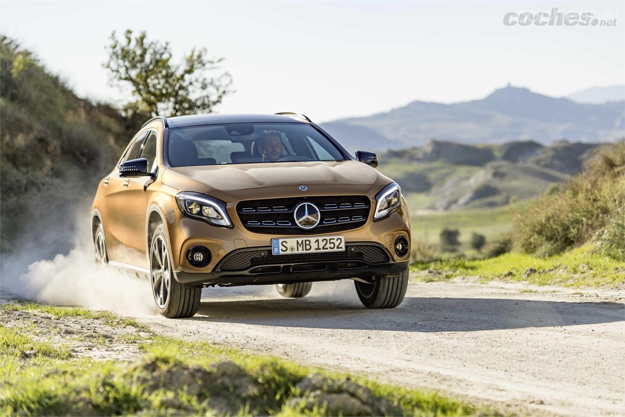 Mercedes-Benz ha presentado en Detroit (EE.UU) la versión 2017 de su SUV más pequeño, el GLA. Los cambios son mínimos.