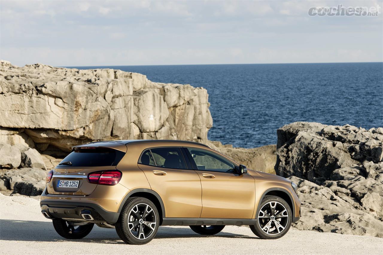 El nuevo GLA se empieza ya a vender, a un precio de partida de 28.940 euros en Alemania. 