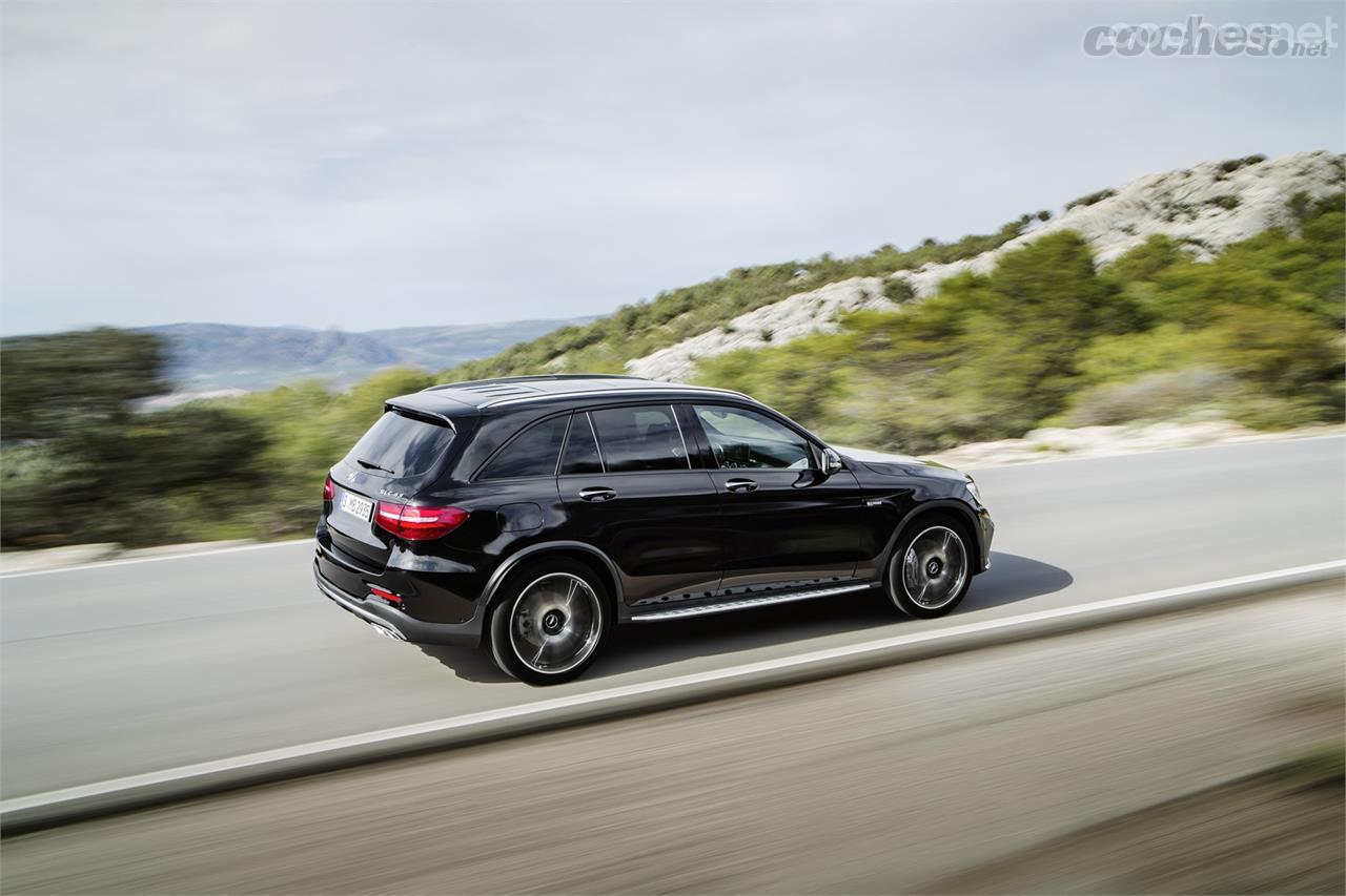 Bajo el capó esconde un propulsor V6 biturbo de 367 CV y 520 Nm de par. Acelera de 0 a 100 km/h en 4,9 segundos y alcanza los 250 km/h de velocidad punta.