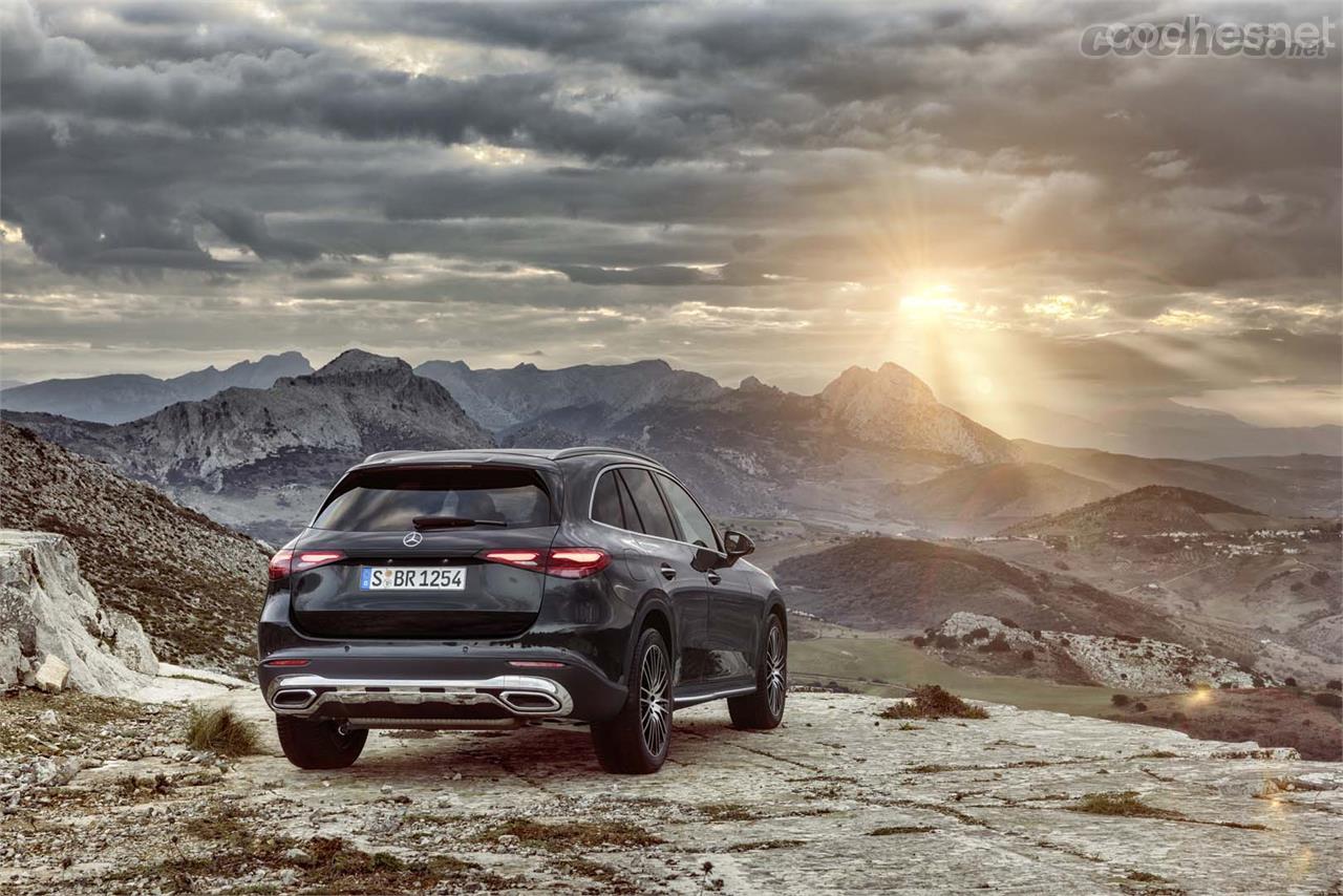 Tanto el frontal como la trasera del nuevo Mercedes-Benz GLC tienen un aire a las del GLA actual.