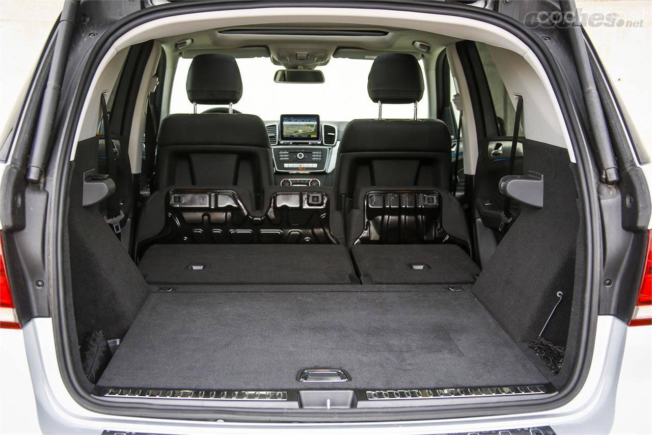 La capacidad de maletero es uno de los puntos fuertes del SUV de Mercedes, ya que brinda 690 litros ampliables a 2.100