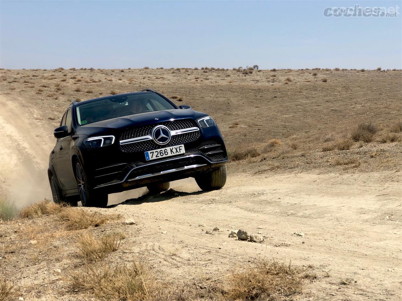 Fuera del asfalto se defiende bien gracias al sistema 4Matic y a la respuesta del motor.