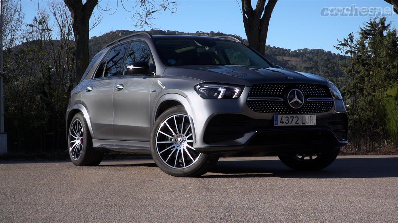 El GLE 350 de 4MATIC tiene un precio en España de 78.225 euros. Esta unidad con todos los extras llega hasta los 93.471 euros.