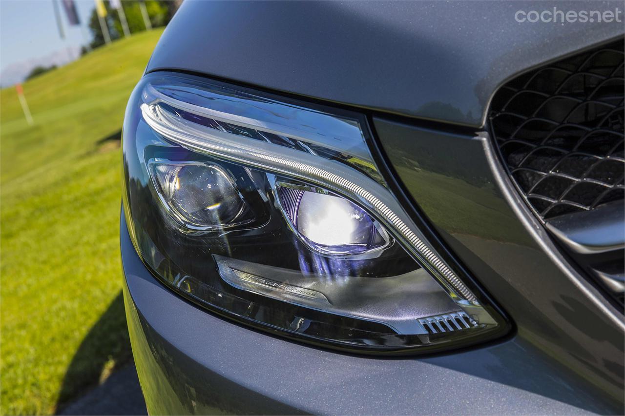 Los faros LED son de serie desde el modelo más básico de la gama GLE Coupé. 