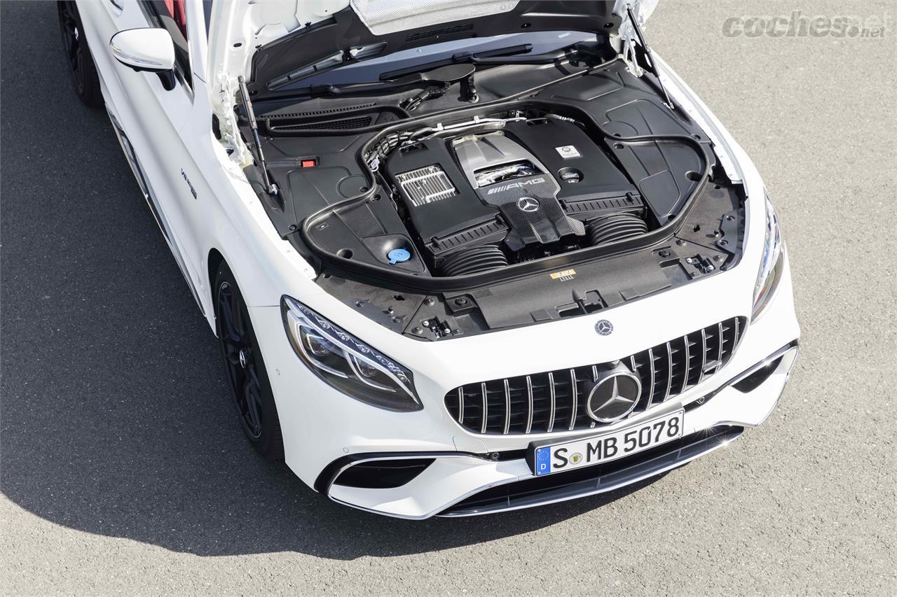 Se introducen un nuevo motor en la gama, un V8 biturbo con 469 CV, y en las versiones AMG se ofrecen un V8 biturbo de 4 litros y 612 CV y un V12 biturbo de 630 CV. 