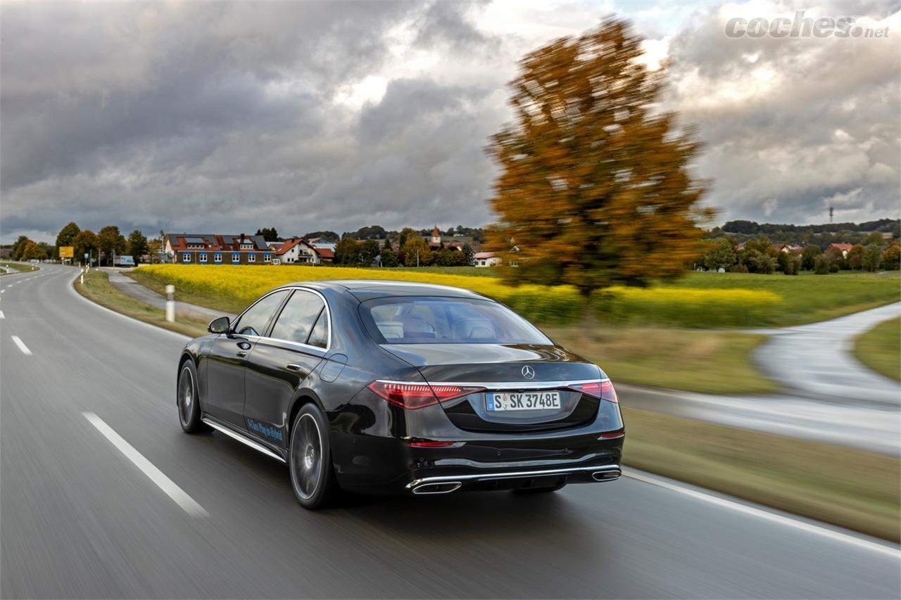 El nuevo Clase S híbrido enchufable ofrece 510 CV de potencia y dobla la autonomía eléctrica del modelo anterior. Ahora llega a los 100 km.