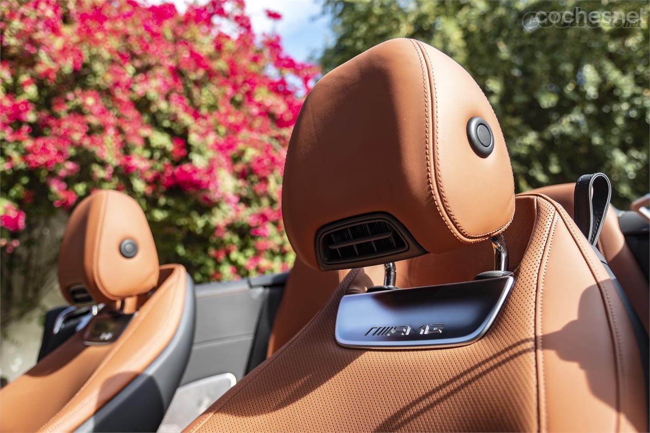 Los asientos del Mercedes-AMG SL además de deportivos, tienen su cabezal con sistema de calefacción. 