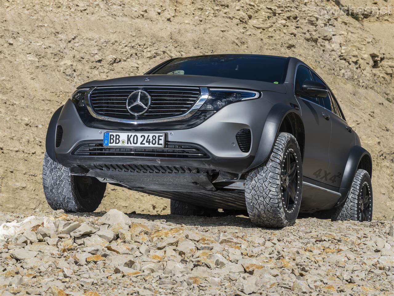 El aspecto del Mercedes-Benz EQC Concept 4x4² con sus ruedas enormes sobresaliendo de la carrocería es realmente espectacular.