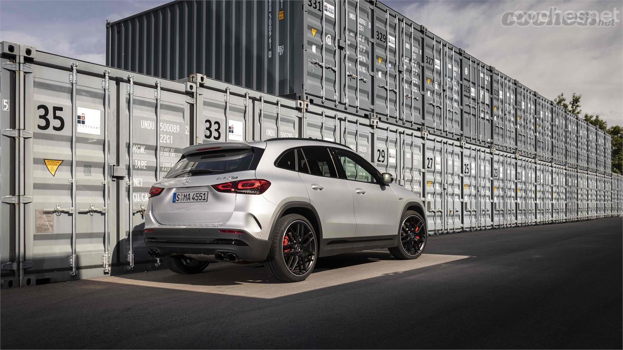 El Mercedes-Benz GLA 2020 ha ganado en habitabilidad y funcionalidad, pero ha perdido su imagen crossover, agresiva, en beneficio de una imagen algo más SUV.