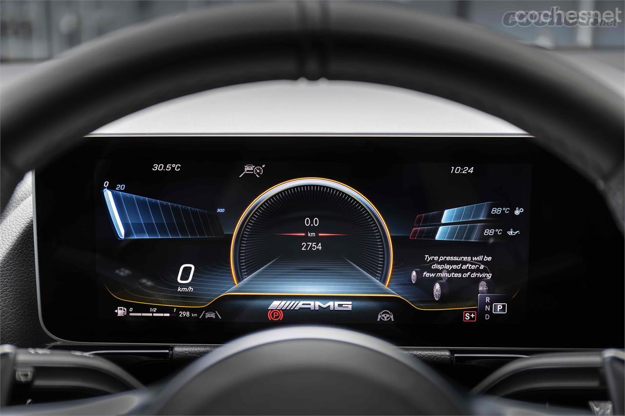 El cuadro de instrumentos digital es totalmente configurable y en el AMG cuenta con gráficos específicos. 