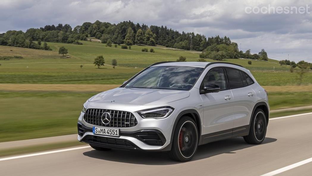 MERCEDES-BENZ GLA - El Mercedes-AMG GLA 45 S es el vehículo más potente de los dos modelos analizados con nada menos que 421 CV. Cuesta, no obstante, más de 90.000 euros.