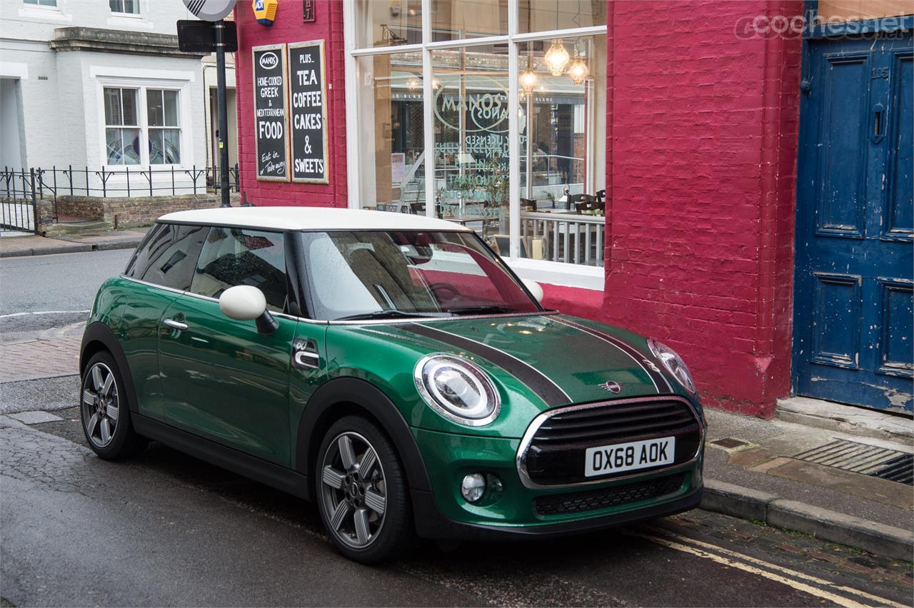 Tremendamente "british" este Mini intenta recuperar la esencia del modelo original, lanzado hace 60 años.